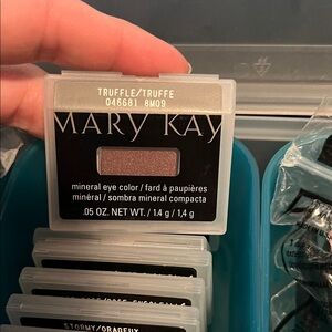 Mary Kay Truffle Mineral Eyeshadow - Elegant Brown